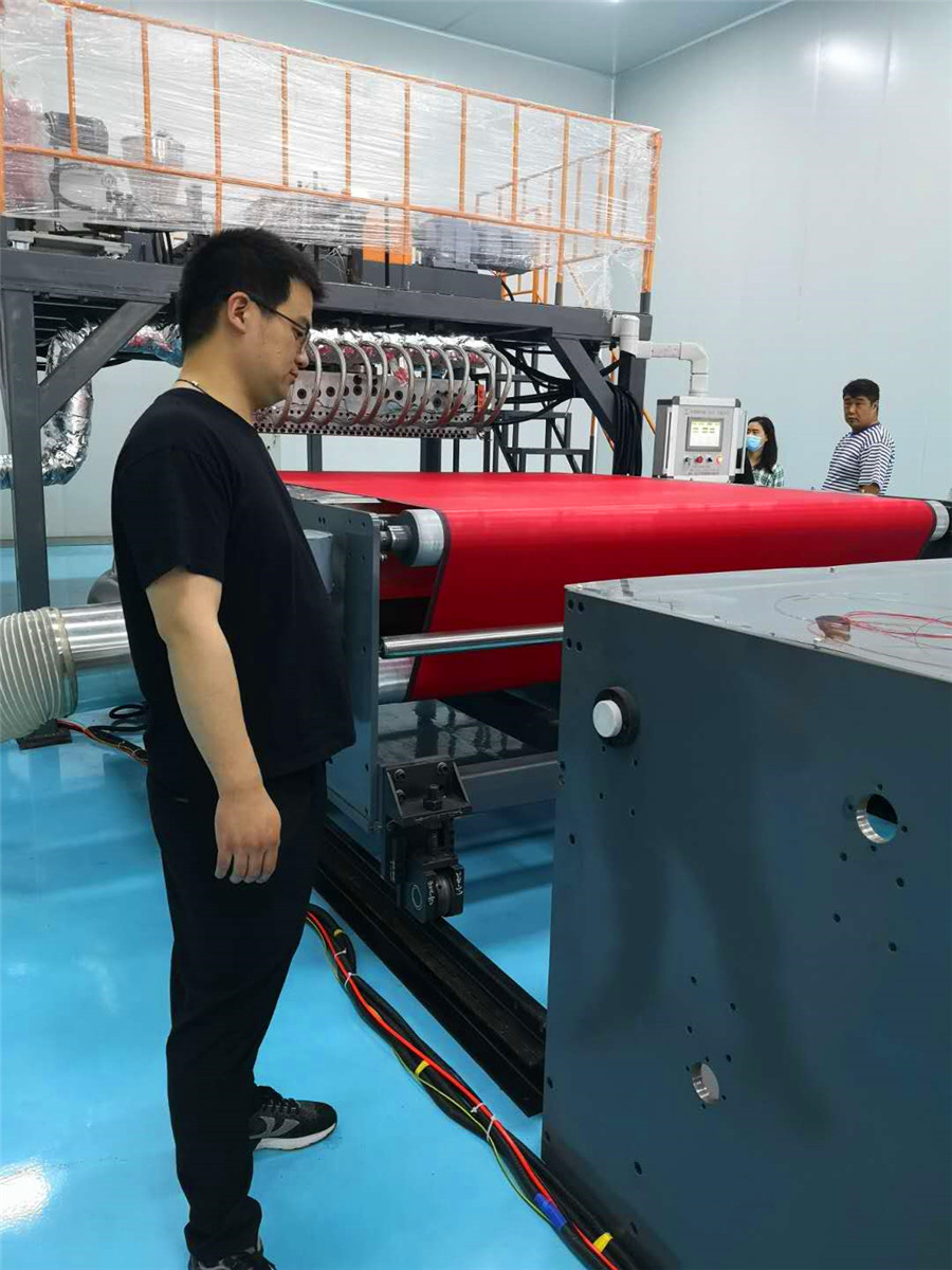 熔噴聚丙烯無(wú)無(wú)紡布生產(chǎn)線_玖德隆機(jī)械有限公司